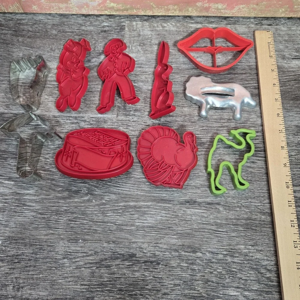 Lot Of 10 Vintage Cookie‎ Cutters Red Tupperware Stainless Steel Foot Buffalo